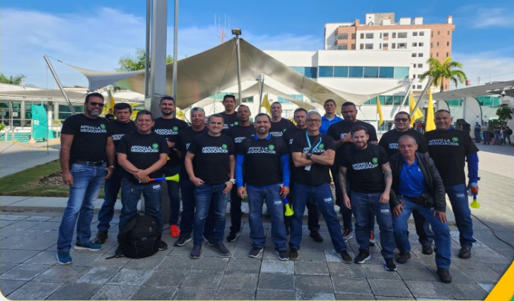 Huelga de trabajadores en Empresa Electrificadora de Santander