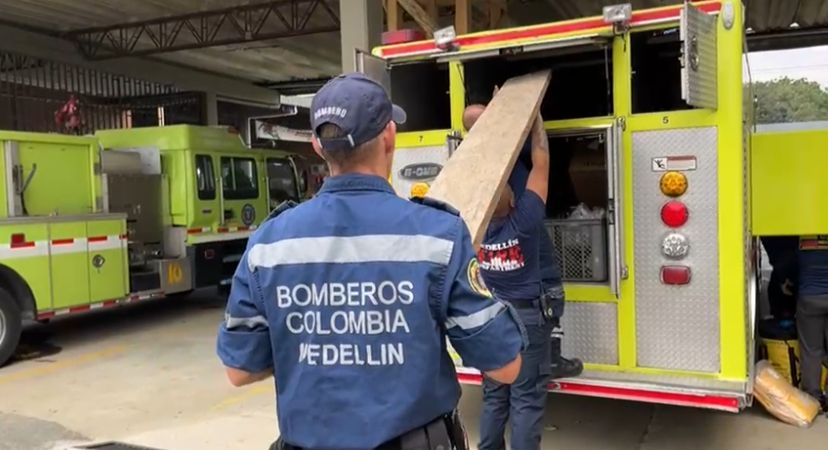 Fico envía bomberos para emergencia en vía Medellín Quibdó