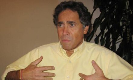 Otro buen muchacho: Carlos Moreno, acusado de maltrato laboral