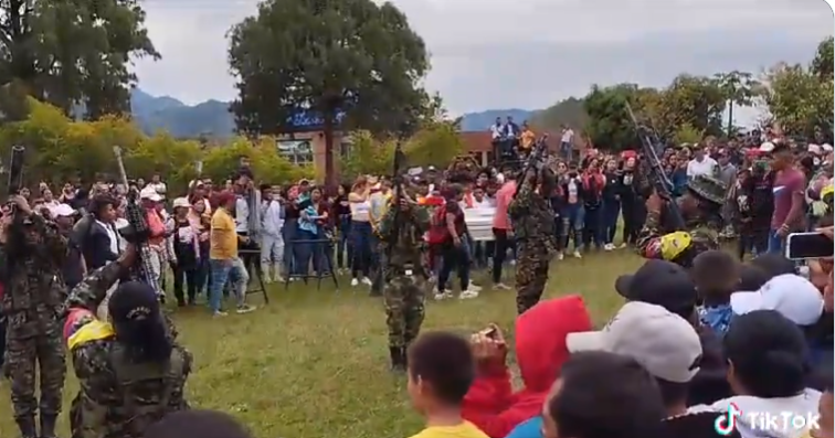 Video: Disidencias FARC hacen homenaje póstumo en Íquira, Huila