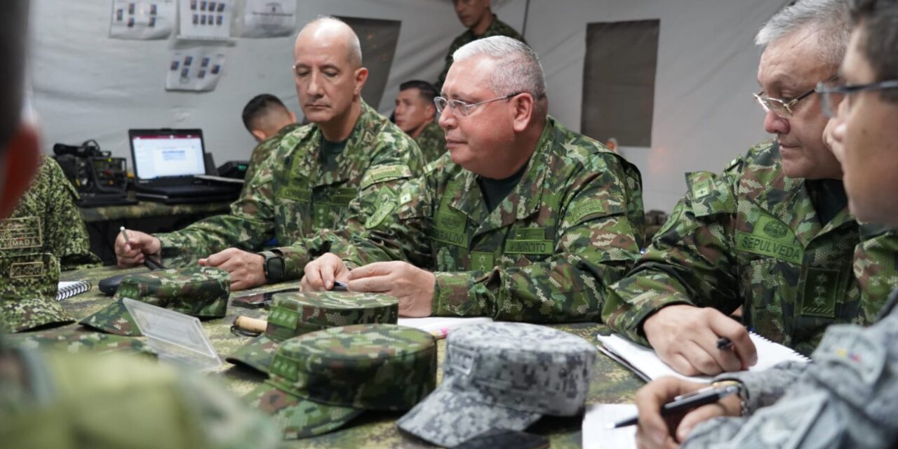 Comandante del Ejército viajó a Antioquia tras muerte de soldados