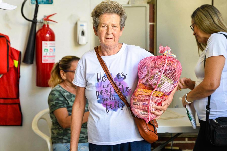 160 paquetes alimentarios para madres comuntarias de Envigado