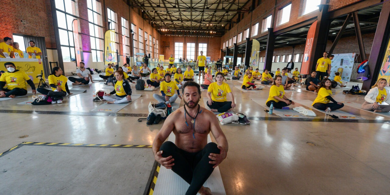 Cientos de personas disfrutaron del ‘Yoga Day’ en México