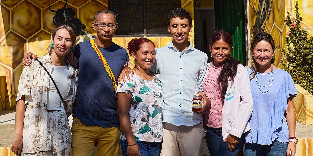 Egan Bernal visitó emrpendimiento de víctimas en Ovejas, Sucre