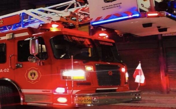 ¡SE BUSCAN! Sí, se buscan varios concejales de Bogotá, quienes habrían recibido millonarias coimas por la compra de 7 máquinas extintoras de bomberos.