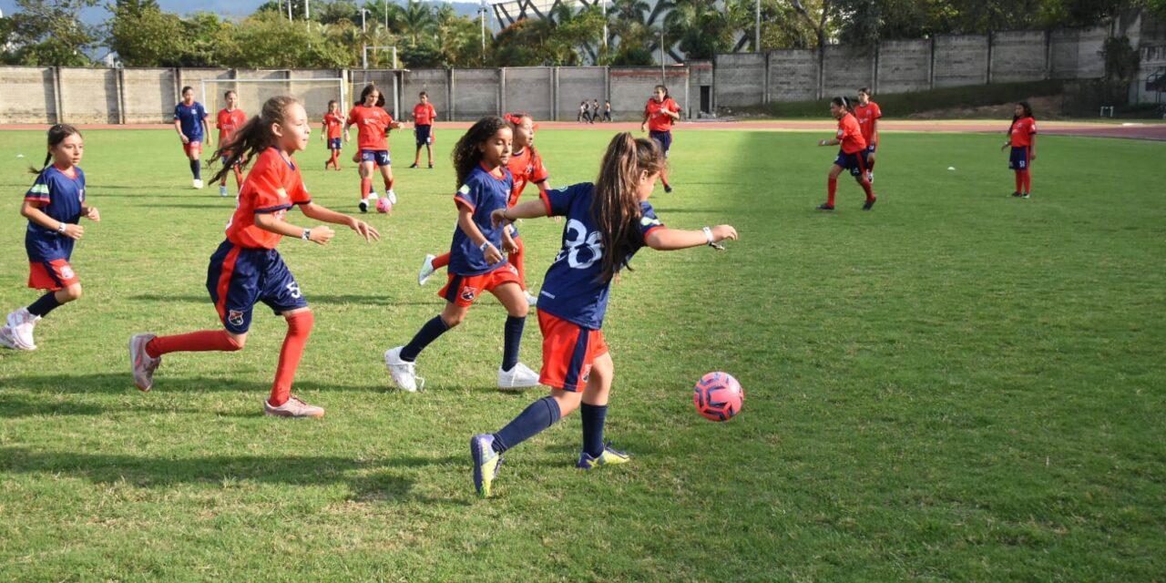 Alcaldía de Itagüí junto con el DIM promueven el futbol femenino