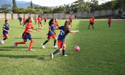 Alcaldía de Itagüí junto con el DIM promueven el futbol femenino