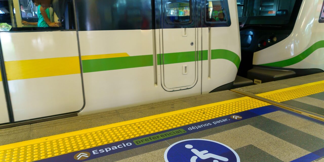 Metro realiza prueba piloto de acceso a personas en silla de ruedas