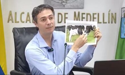 Daniel Quintero pide acabar con Vaca por las 4G y hacer una por el agua en Urabá