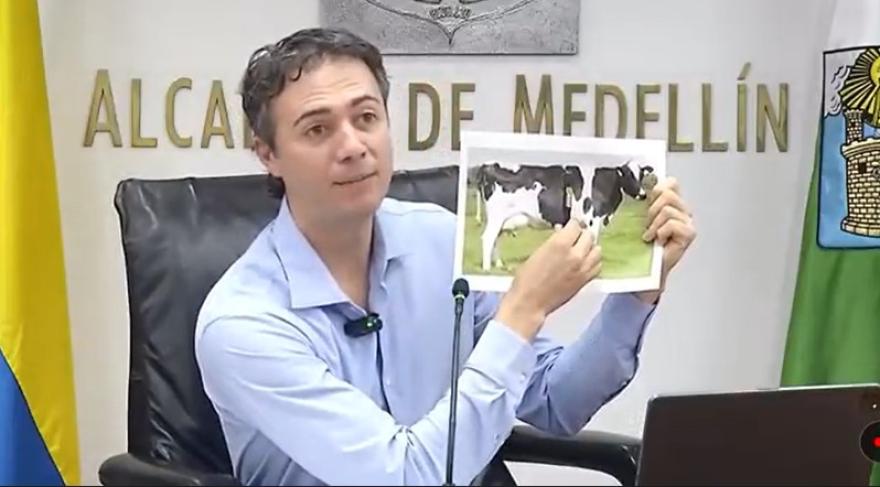 Daniel Quintero pide acabar con Vaca por las 4G y hacer una por el agua en Urabá