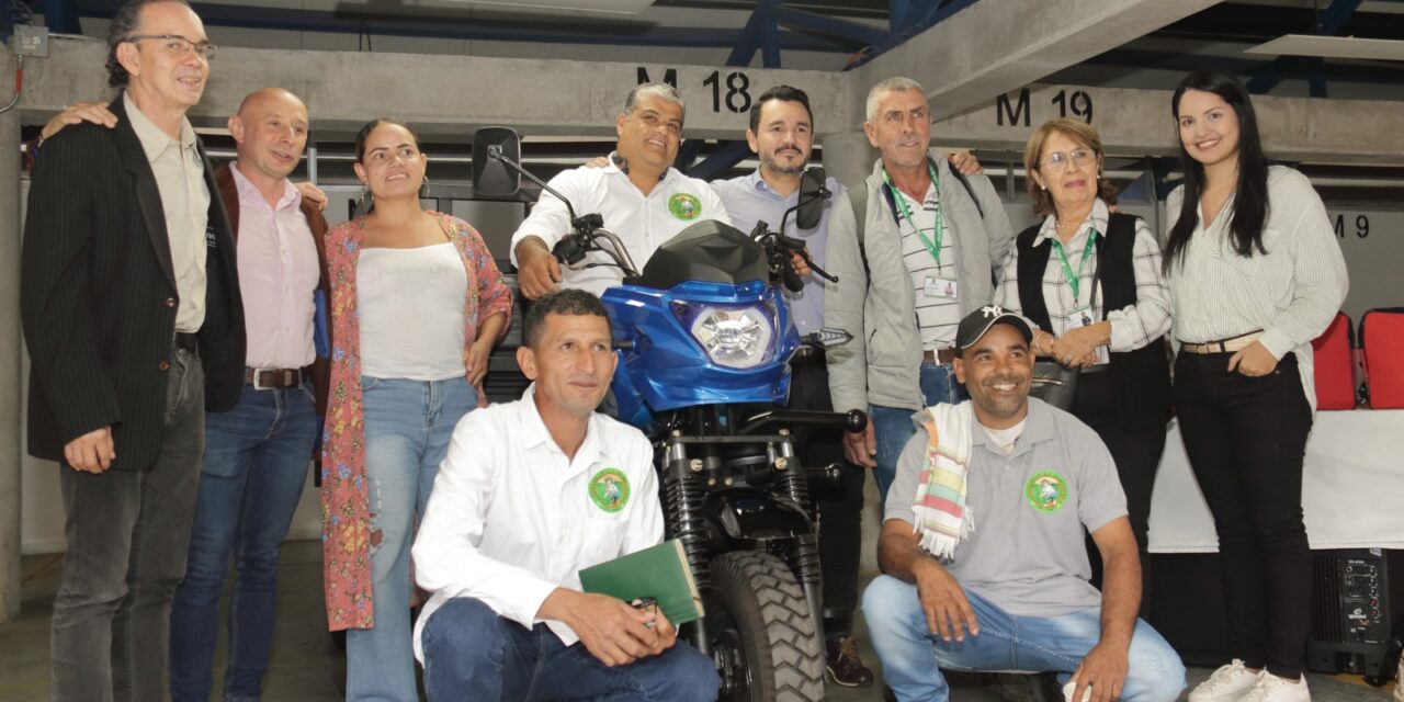 Campesinos en San Cristóbal tendrán nuevos motocargueros