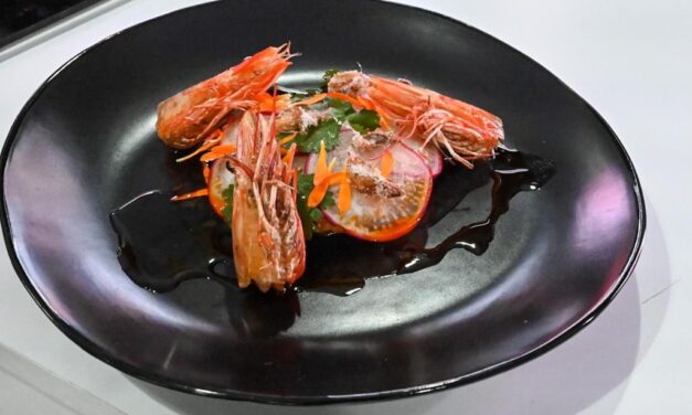 Carpa colombiana a la mesa en Feria Internacional del Libro de Bogotá