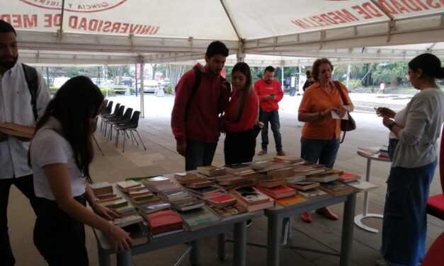 Biblioteca U. de Medellín celebró el día del idioma y del libro