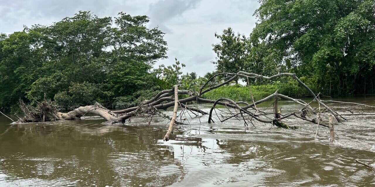 Gobernación de Antioquia atiende emergencia en Urabá causada en la temporada de lluvias