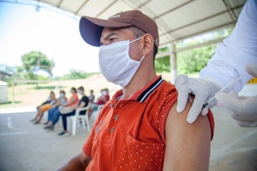 Recomiendan aplicar nueva dosis de la vacuna contra el COVID-19