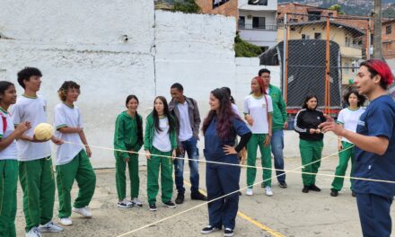 Estudiantes de Psicología de la UdeM apoyan colegios