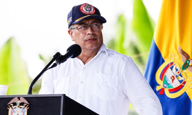 Petro suspende diálogos y cese al fuego con Estado Mayor Central