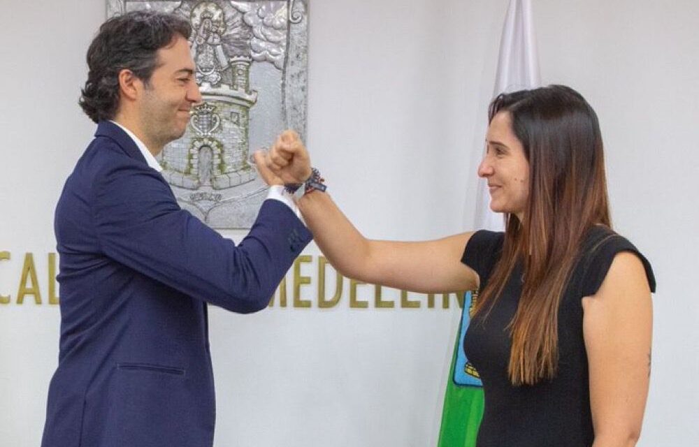 Abuchean a Exsecretaria de Mujeres de Daniel Quintero Durante Marcha del 1 de Mayo