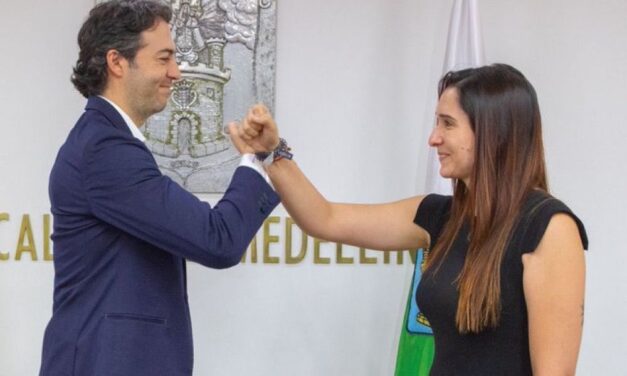 Abuchean a Exsecretaria de Mujeres de Daniel Quintero Durante Marcha del 1 de Mayo