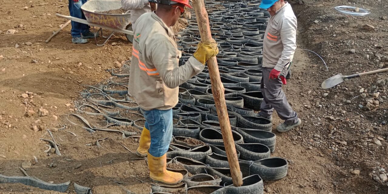 Nueva vía de Itagüí se está construyendo con neumáticos usados