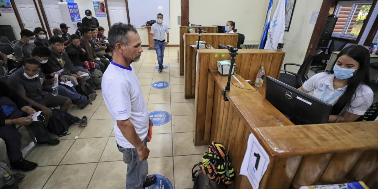 Deportación: volver a empezar de migrantes del sueño americano