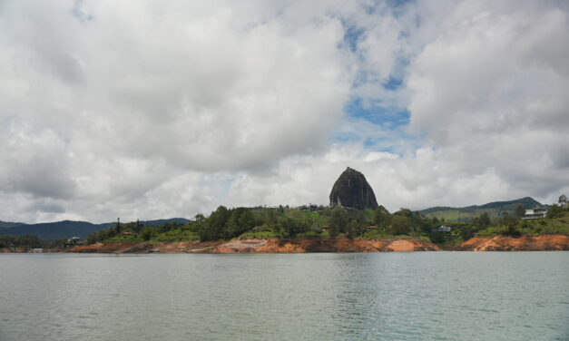 Millonaria inversión hotelera en Guatapé potencia turismo regional