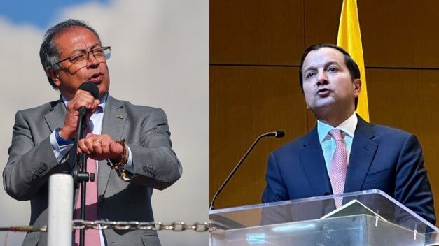 ¿Senador David Luna peinó al Presidente Gustavo Petro?