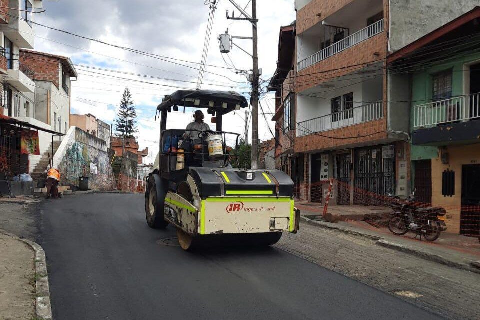 EPM pavimenta 7,3 kilómetros en Medellín y el Valle de Aburrá
