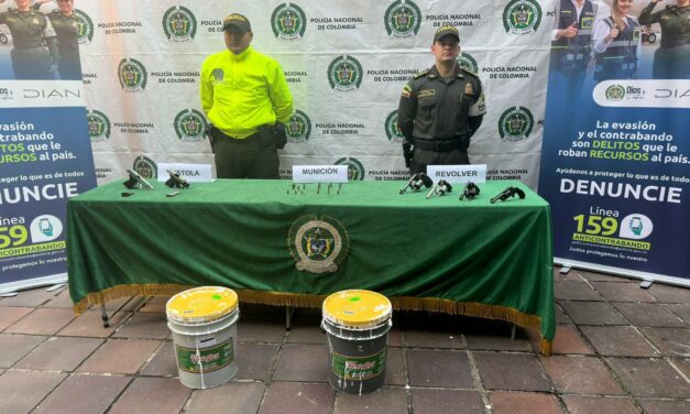 Hallan armamento en canecas de pintura en Terminal de Medellín