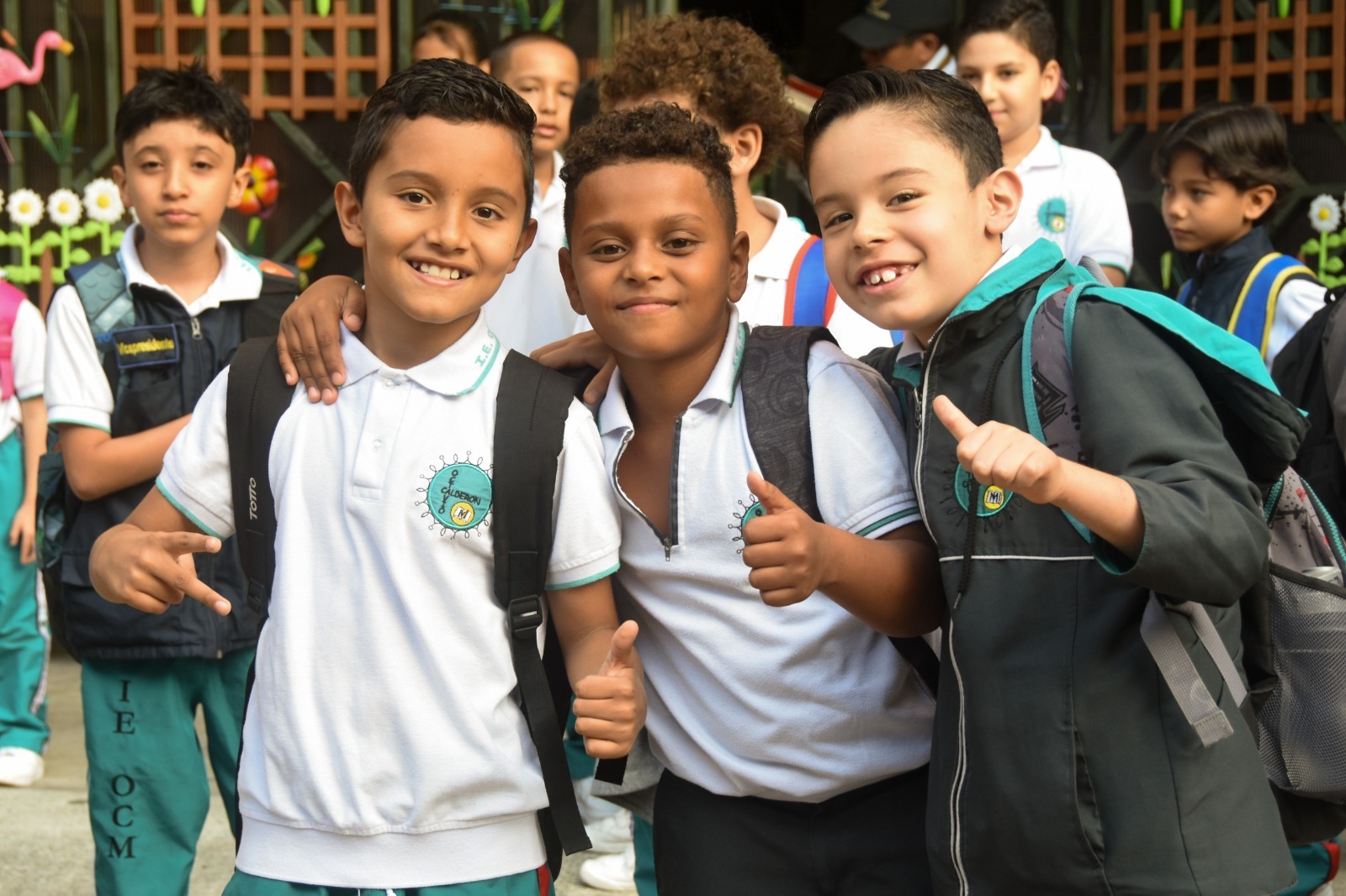 Más de 290.000 estudiantes regresan a clases en Medellín - Nación Paisa