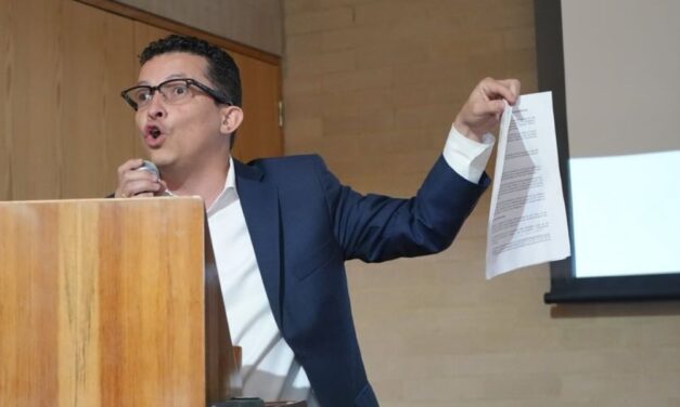 Alejandro Toro radica denuncia contra exministro y altos mandos por uso de Pegasus en Colombia