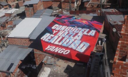 Yango renueva techos de la Comuna 13 junto a Casa Kolacho