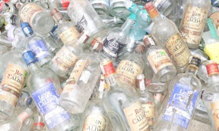 3.000 toneladas de vidrio de Ron Viejo de Caldas son recicladas cada año en Antioquia