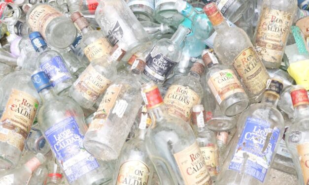 3.000 toneladas de vidrio de Ron Viejo de Caldas son recicladas cada año en Antioquia