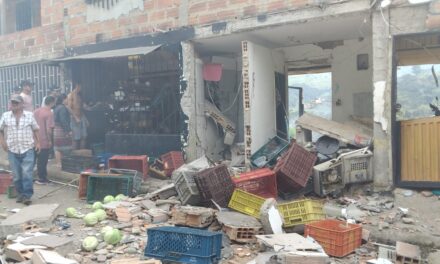 Fuerte explosión en San Cristóbal, Medellín, deja dos heridos y varias viviendas afectadas
