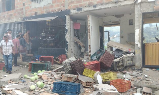 Fuerte explosión en San Cristóbal, Medellín, deja dos heridos y varias viviendas afectadas