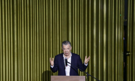 «Santos propone sumar a Ucrania y la UE al diálogo de paz»