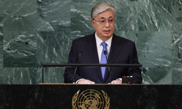 Tokayev respalda el diálogo entre Rusia y EE.UU. para la paz en Ucrania
