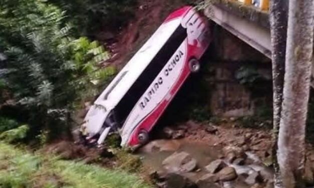 Familiares de víctimas de accidente en bus Rápido Ochoa denuncian falta de apoyo económico: empresa responde