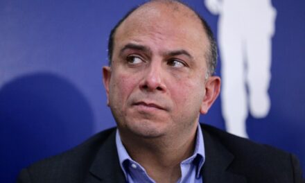 Carlos Camargo, exdefensor del Pueblo, busca ser magistrado de la Corte Constitucional en medio de señalamientos
