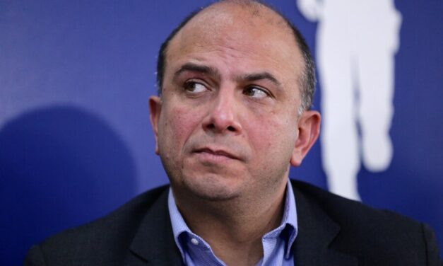 Carlos Camargo, exdefensor del Pueblo, busca ser magistrado de la Corte Constitucional en medio de señalamientos