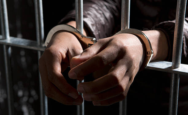 Hombre acusado de abusar de hijastra menor en Antioquia y Norte de Santander