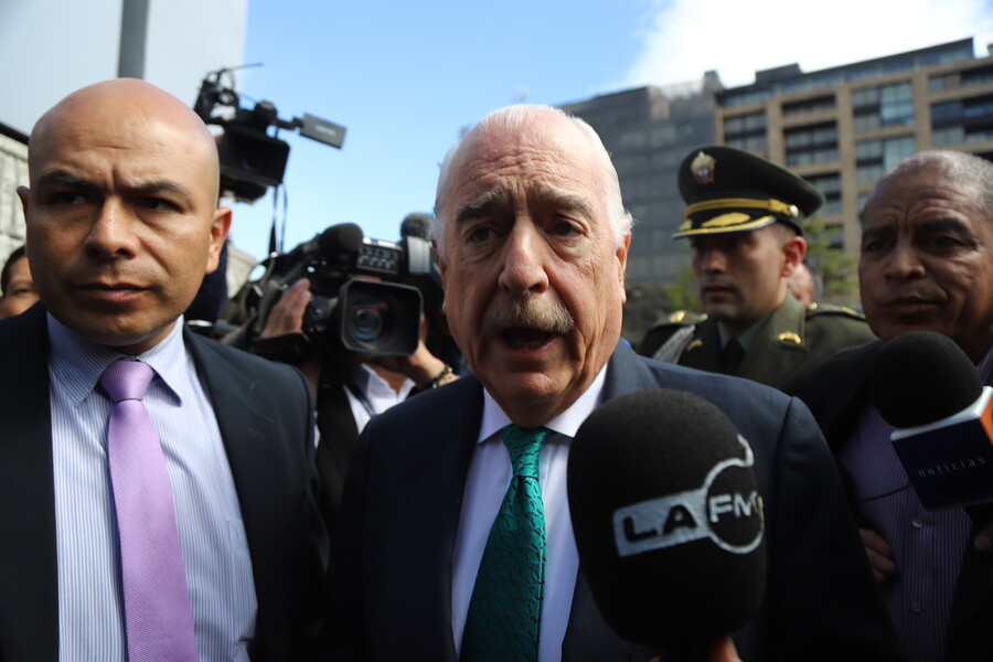Expresidente Andrés Pastrana es retenido en aeropuerto de Angola