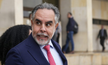 Anuncian moción de censura contra Armando Benedetti