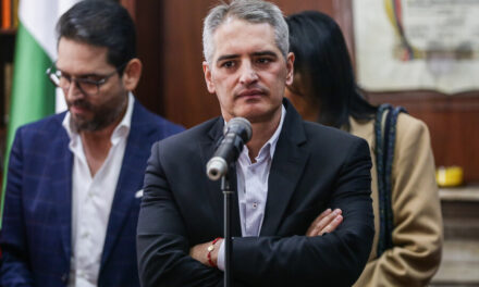 Multan a gobernador de Antioquia y alcalde de Granada por crisis con bomberos: ¿qué pasó?