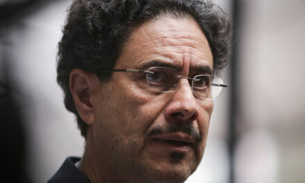 Exparamilitar acusa a Iván Cepeda de ofrecer beneficios a cambio de declarar contra Álvaro Uribe