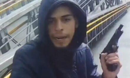 Autoridades buscan a ladrón que robó una patineta con arma de fuego en Bogotá