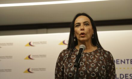 Luz María Zapata renuncia a Asocapitales y culpa a Federico Gutiérrez de su salida