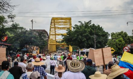 Paro arrocero continúa con bloqueos: campesinos exigen respuestas del Gobierno