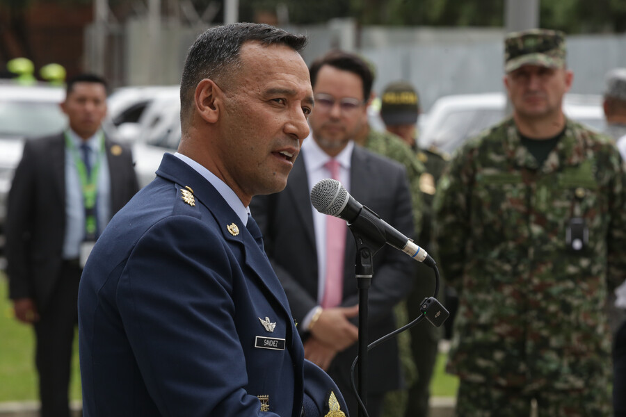 Ministro de Defensa Pedro Sánchez cita a generales de las Fuerzas Militares y Policía